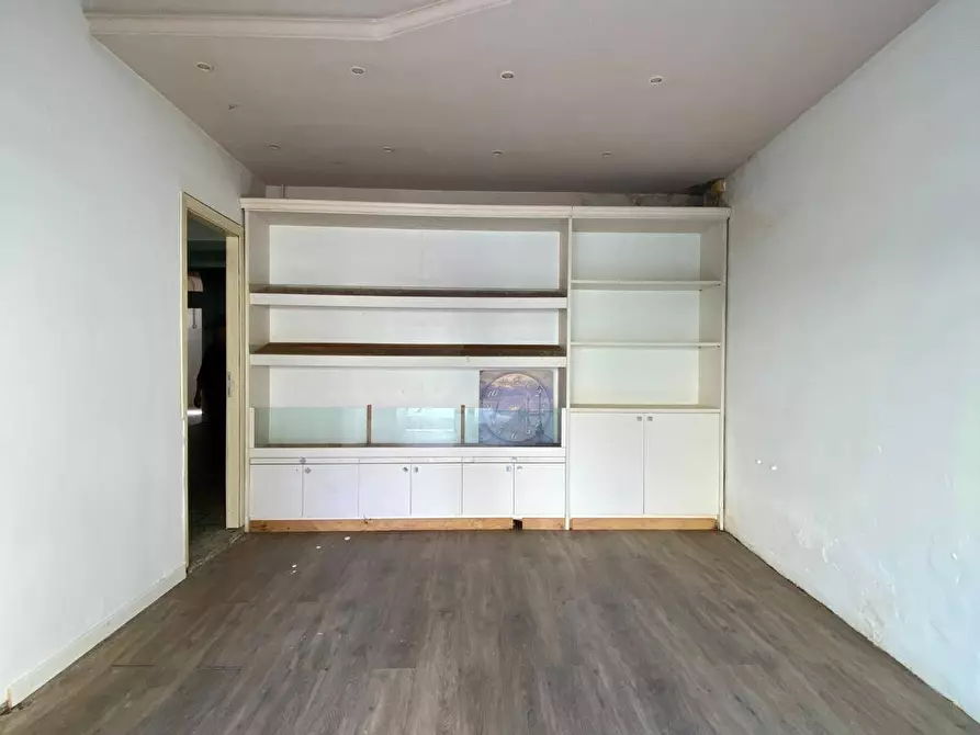 Immagine 2 di Locale commerciale in vendita  a Vecchiano