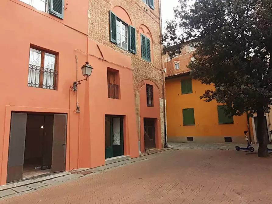 Immagine 28 di Locale commerciale in affitto  a Pisa