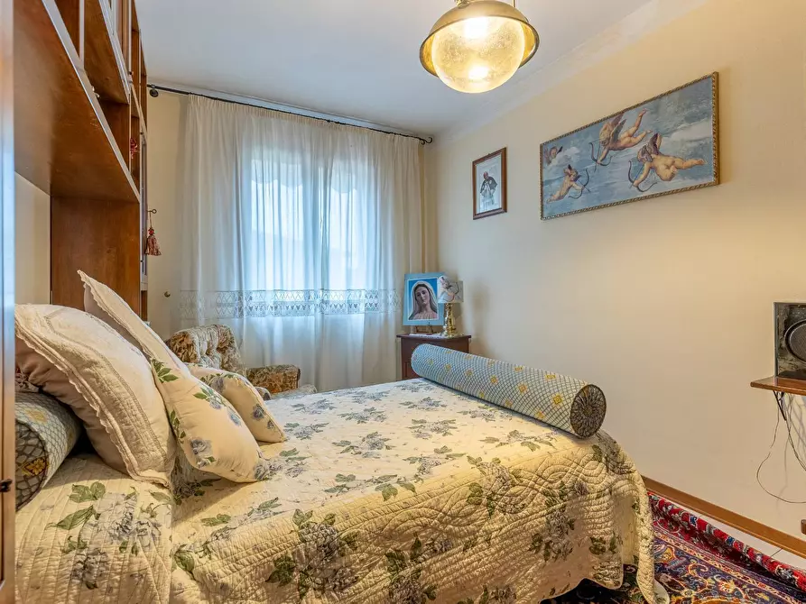 Immagine 17 di Villa in vendita  a Vecchiano