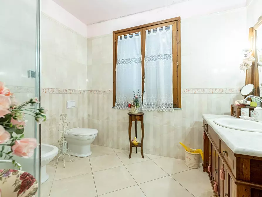 Immagine 23 di Villa in vendita  a Vecchiano