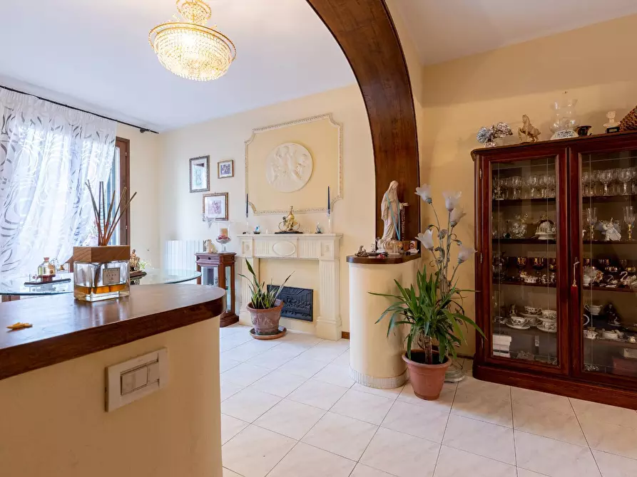 Immagine 11 di Villa in vendita  a Vecchiano