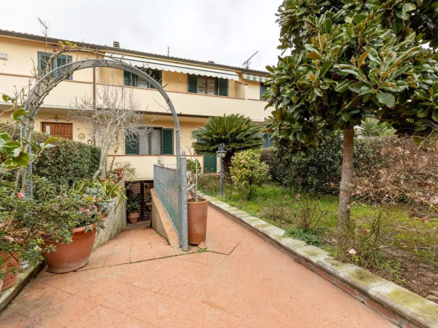 Immagine 31 di Villa in vendita  a Vecchiano
