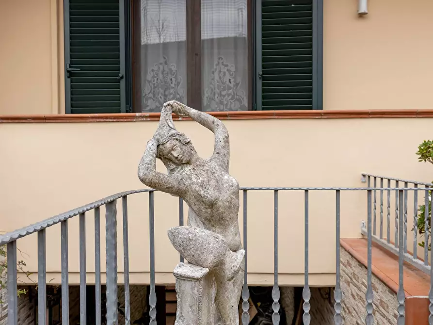 Immagine 33 di Villa in vendita  a Vecchiano