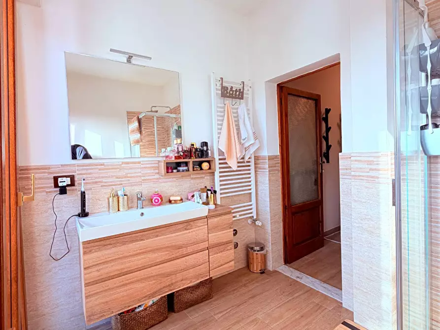 Immagine 15 di Casa indipendente in vendita  a Cascina