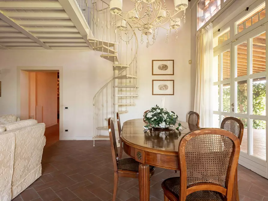 Immagine 3 di Villa in vendita  a Cascina
