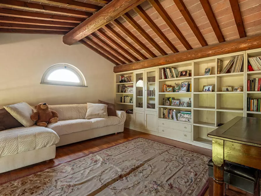 Immagine 13 di Villa in vendita  a Cascina