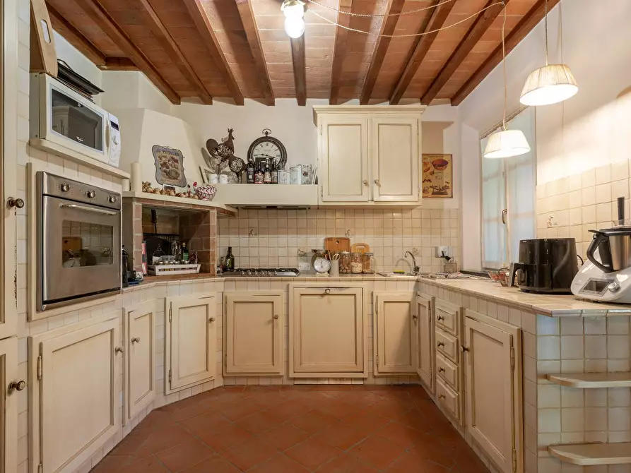Immagine 17 di Villa in vendita  a Cascina