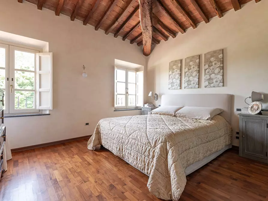 Immagine 21 di Villa in vendita  a Cascina