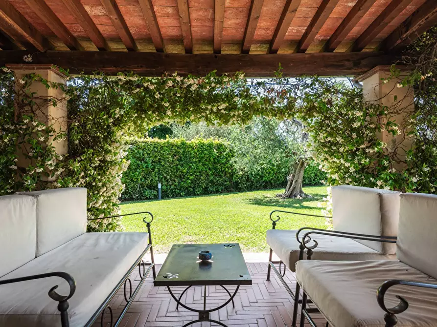 Immagine 36 di Villa in vendita  a Cascina