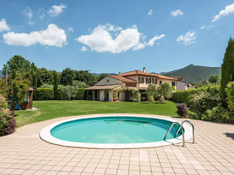 Immagine 37 di Villa in vendita  a Cascina