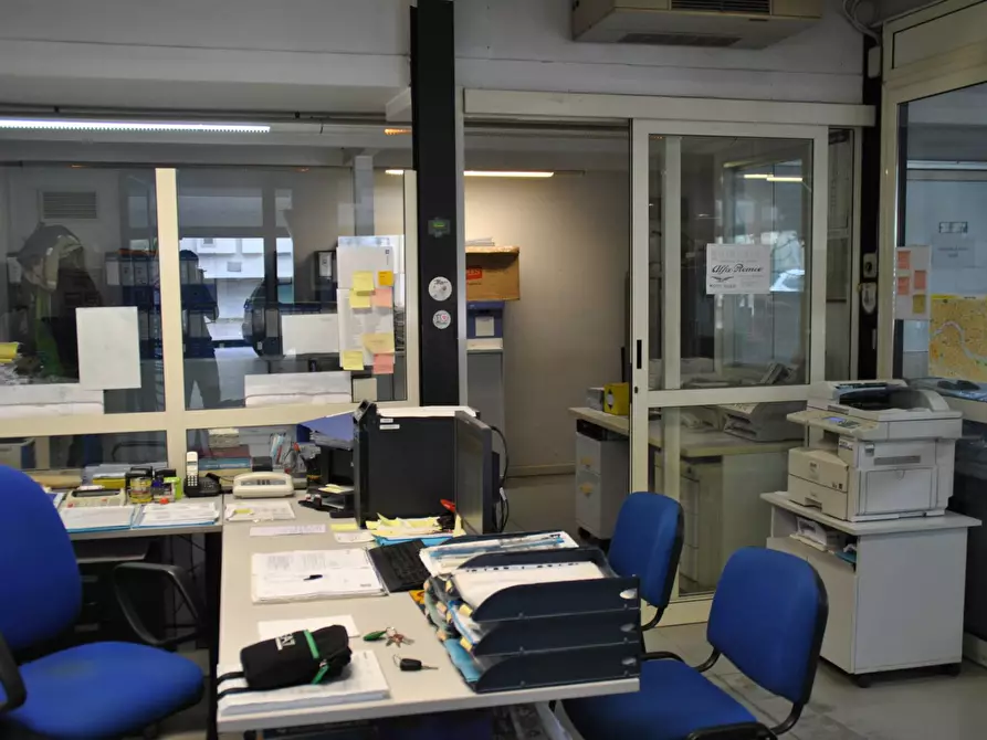 Immagine 15 di Locale commerciale in vendita  a San Giuliano Terme