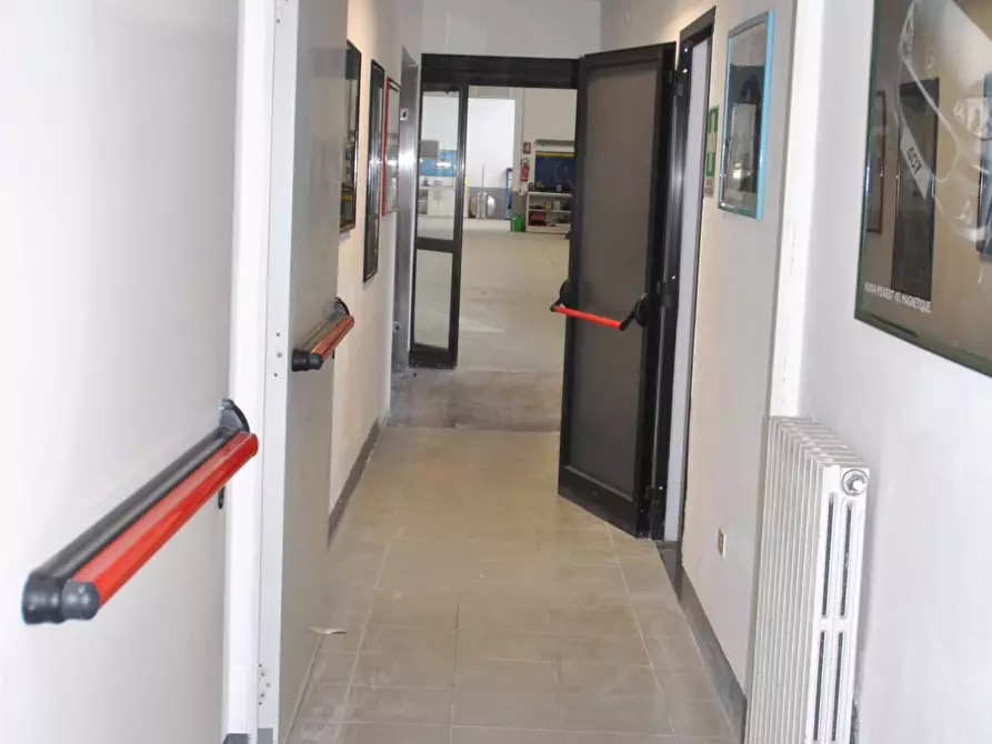 Immagine 16 di Locale commerciale in vendita  a San Giuliano Terme