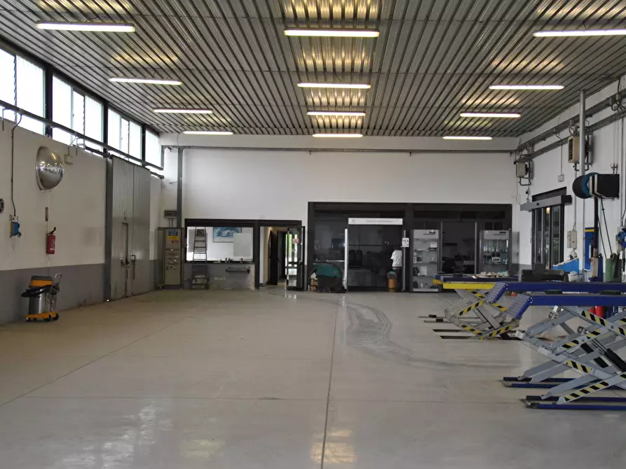 Immagine 20 di Locale commerciale in vendita  a San Giuliano Terme