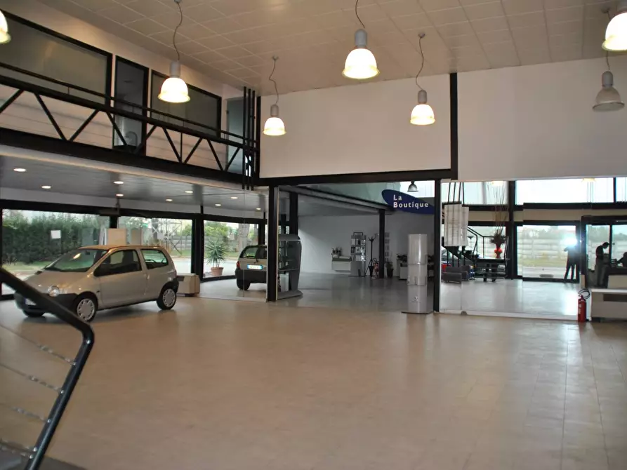 Immagine 8 di Locale commerciale in vendita  a San Giuliano Terme