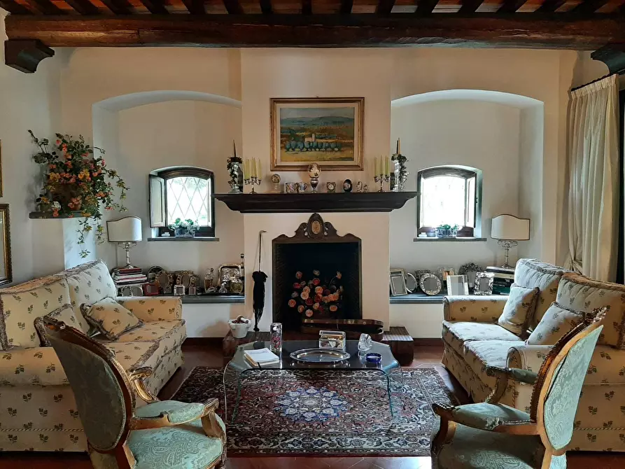 Immagine 3 di Villa in vendita  a Pisa