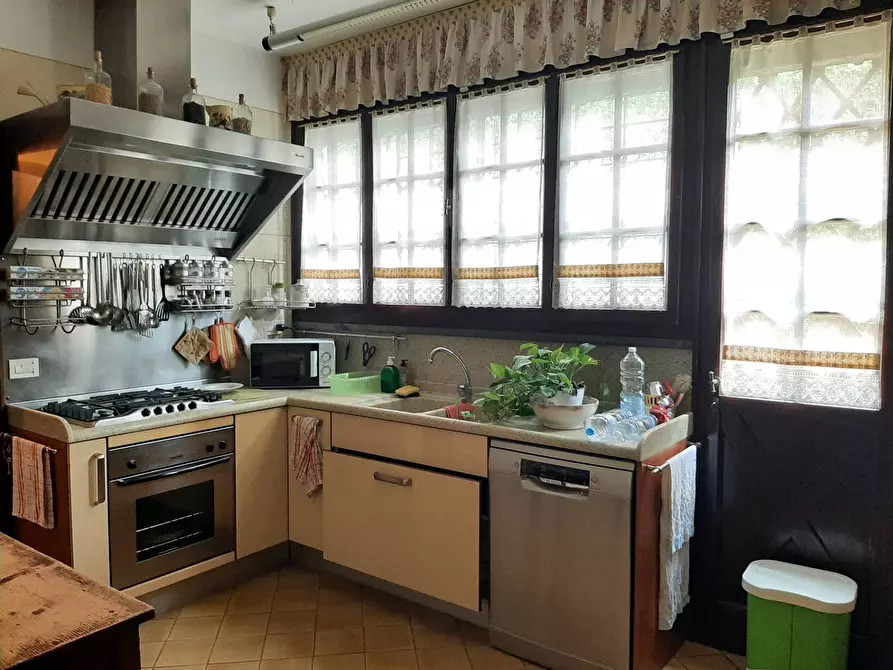 Immagine 9 di Villa in vendita  a Pisa