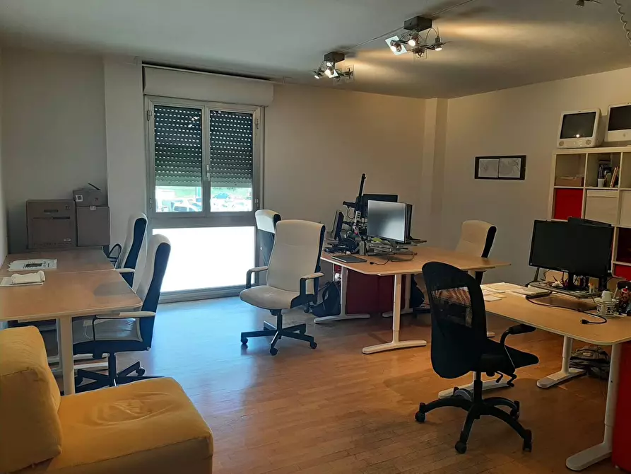 Immagine 10 di Ufficio in affitto  a San Giuliano Terme