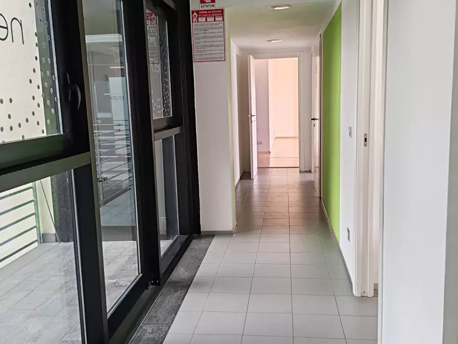 Immagine 17 di Ufficio in affitto  a San Giuliano Terme