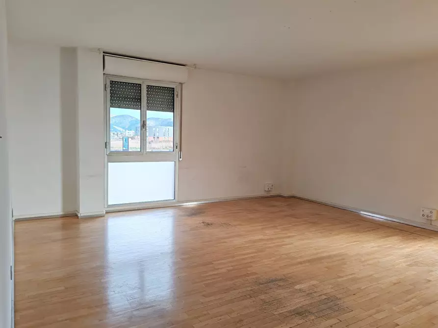 Immagine 11 di Ufficio in affitto  a San Giuliano Terme