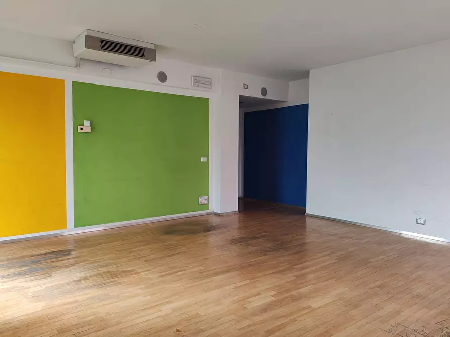 Immagine 13 di Ufficio in affitto  a San Giuliano Terme