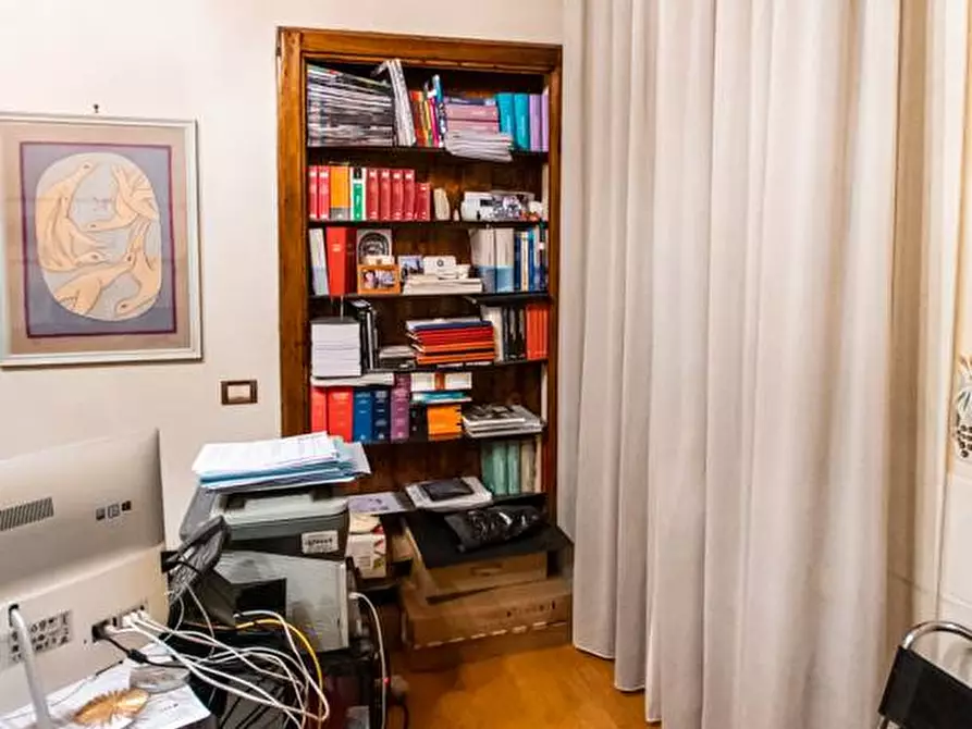 Immagine 41 di Appartamento in vendita  a Pisa