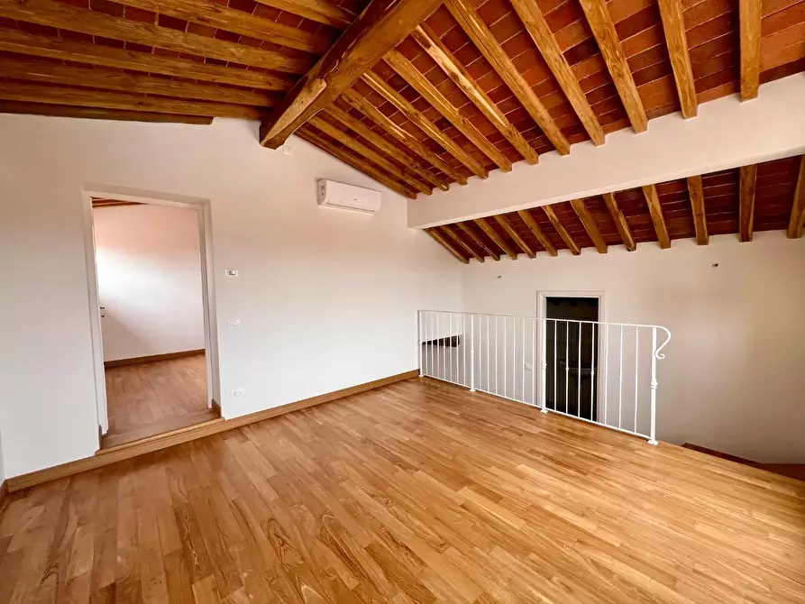 Immagine 21 di Appartamento in affitto  a Lucca