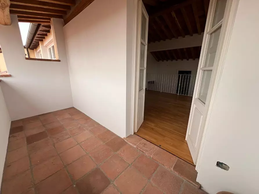 Immagine 23 di Appartamento in affitto  a Lucca