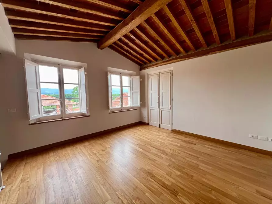 Immagine 22 di Appartamento in affitto  a Lucca