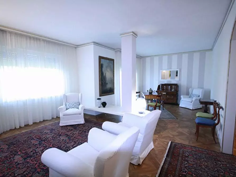 Immagine 25 di Appartamento in affitto  a Lucca