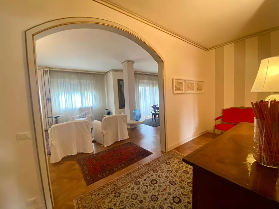 Immagine 12 di Appartamento in affitto  a Lucca