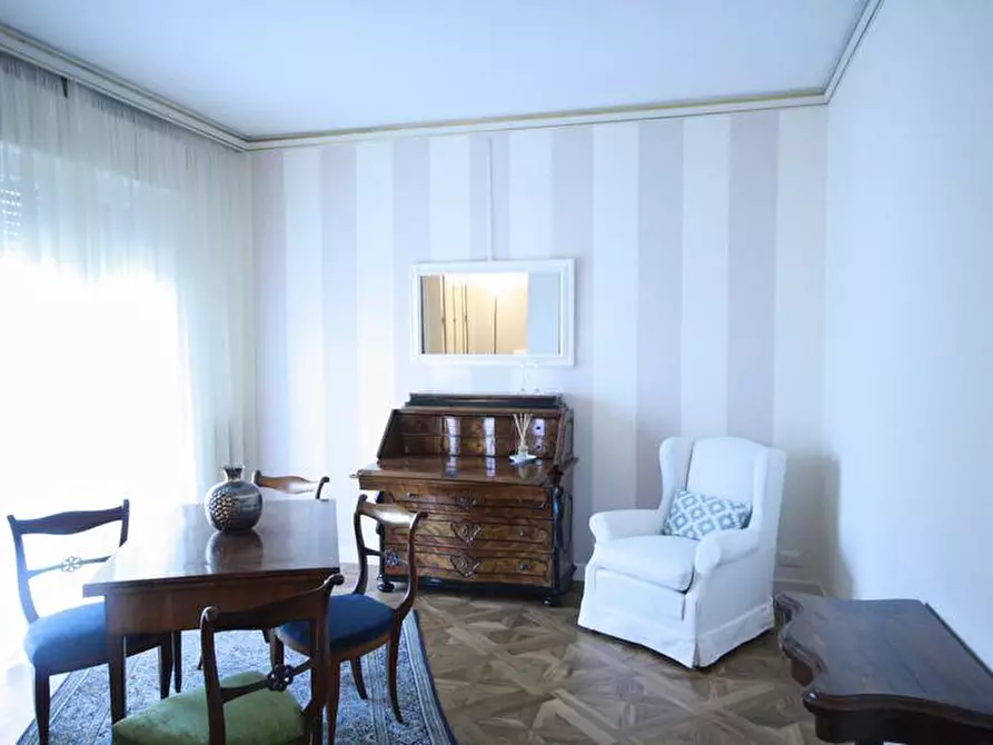 Immagine 76 di Appartamento in affitto  a Lucca