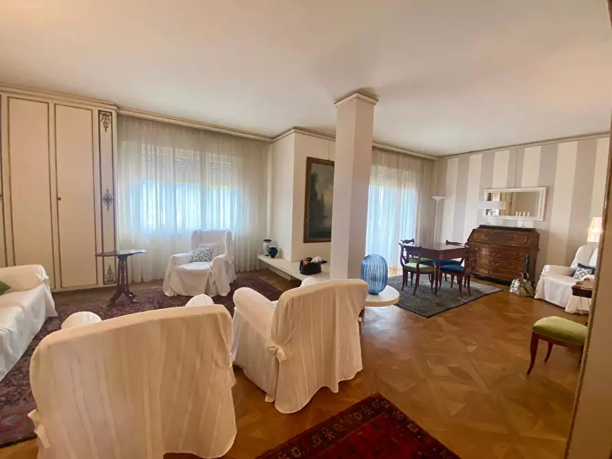 Immagine 5 di Appartamento in affitto  a Lucca