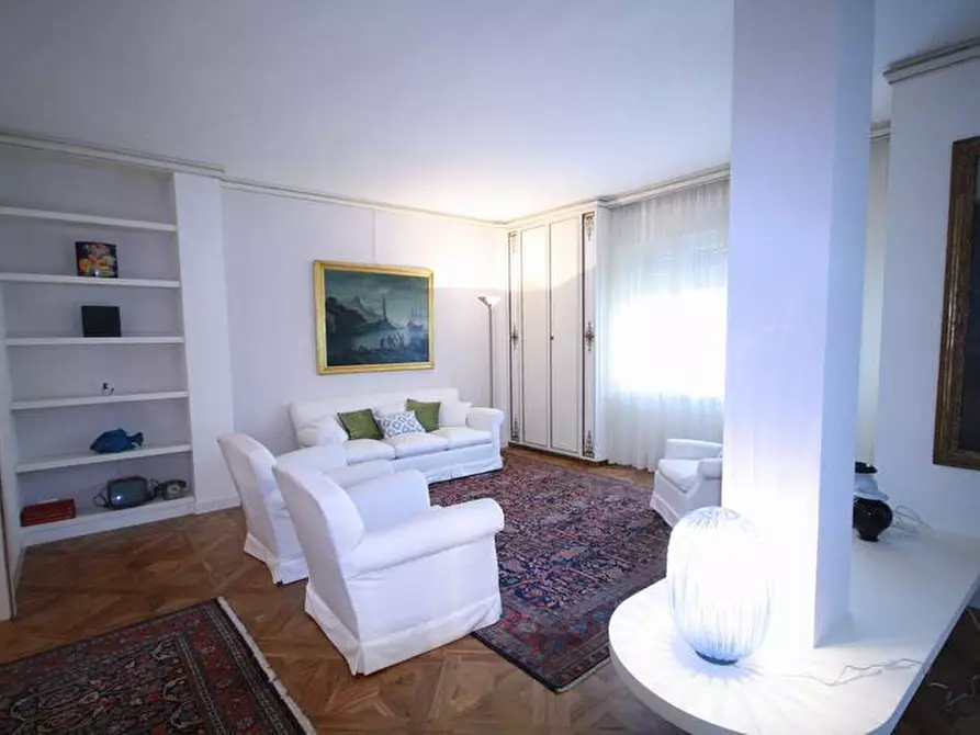 Immagine 23 di Appartamento in affitto  a Lucca