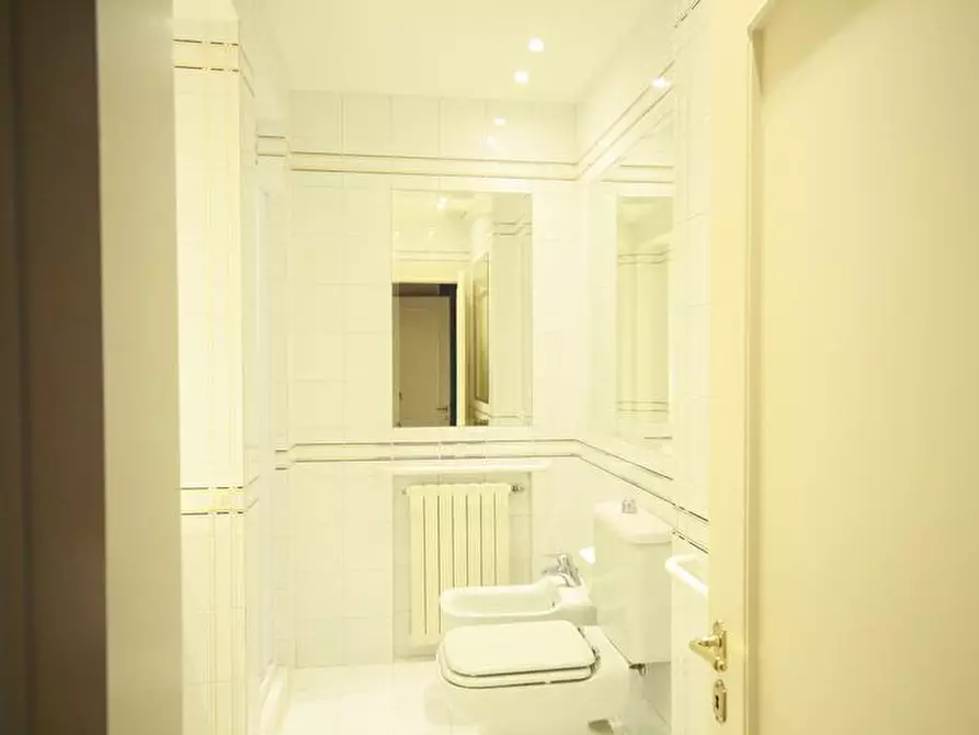 Immagine 56 di Appartamento in affitto  a Lucca