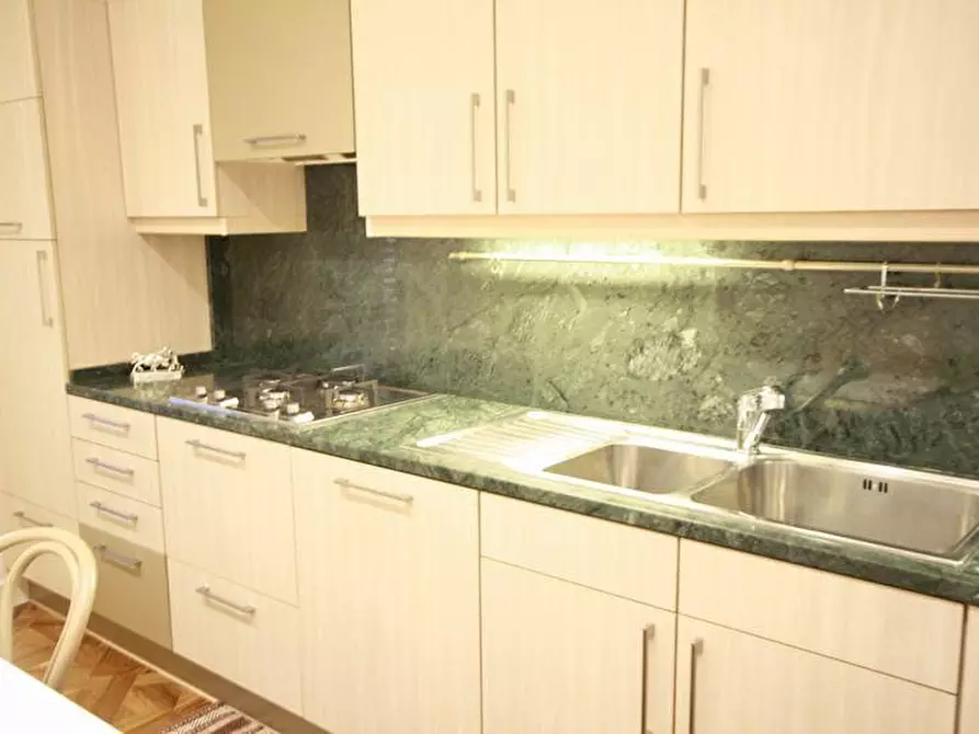 Immagine 71 di Appartamento in affitto  a Lucca