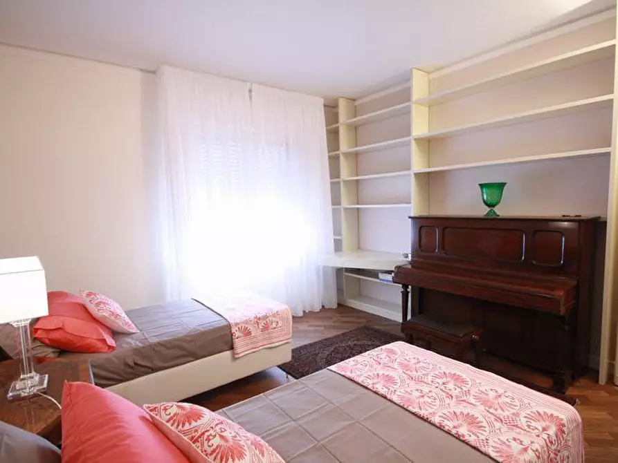 Immagine 51 di Appartamento in affitto  a Lucca