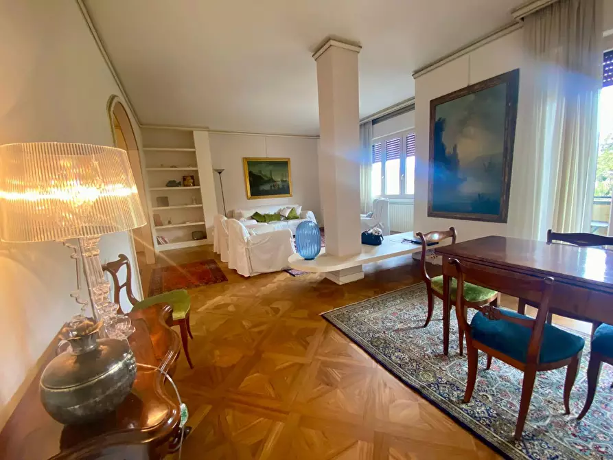 Immagine 1 di Appartamento in affitto  a Lucca