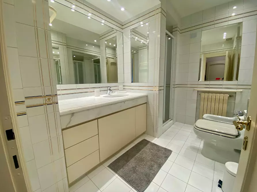 Immagine 22 di Appartamento in affitto  a Lucca