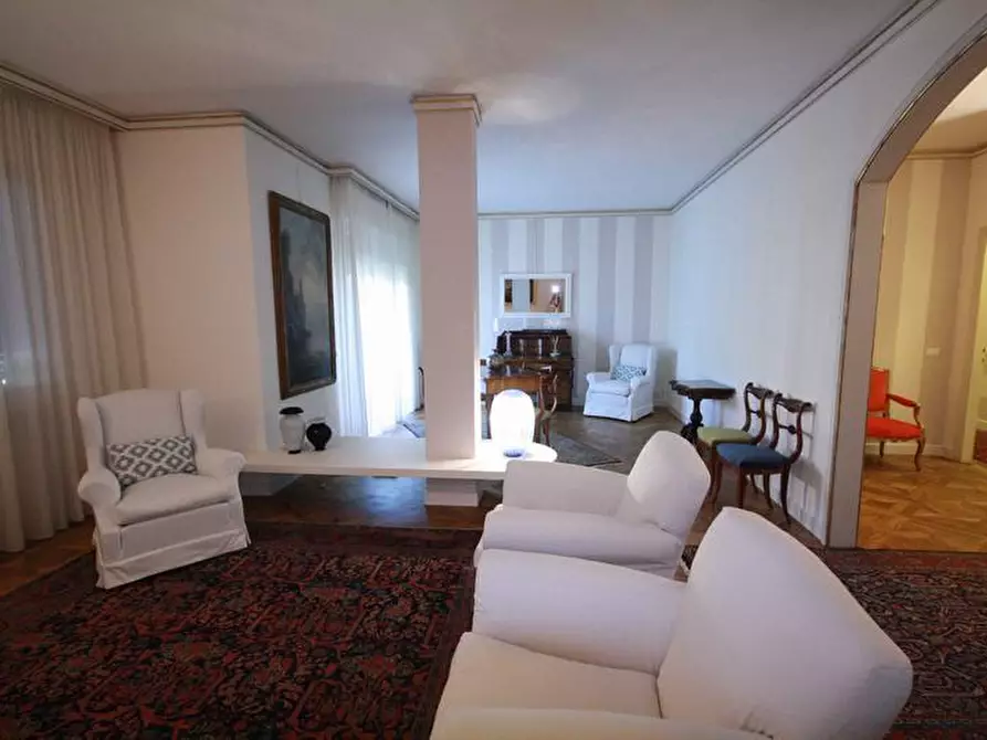 Immagine 26 di Appartamento in affitto  a Lucca