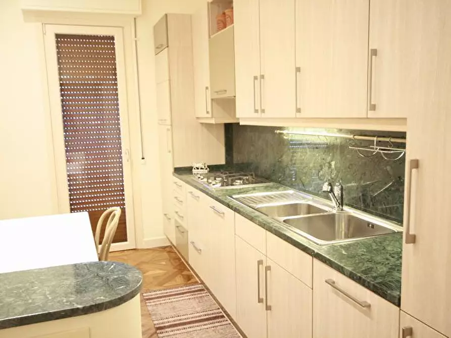 Immagine 69 di Appartamento in affitto  a Lucca