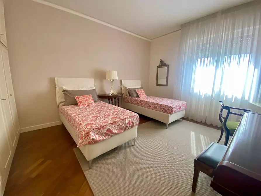 Immagine 17 di Appartamento in affitto  a Lucca