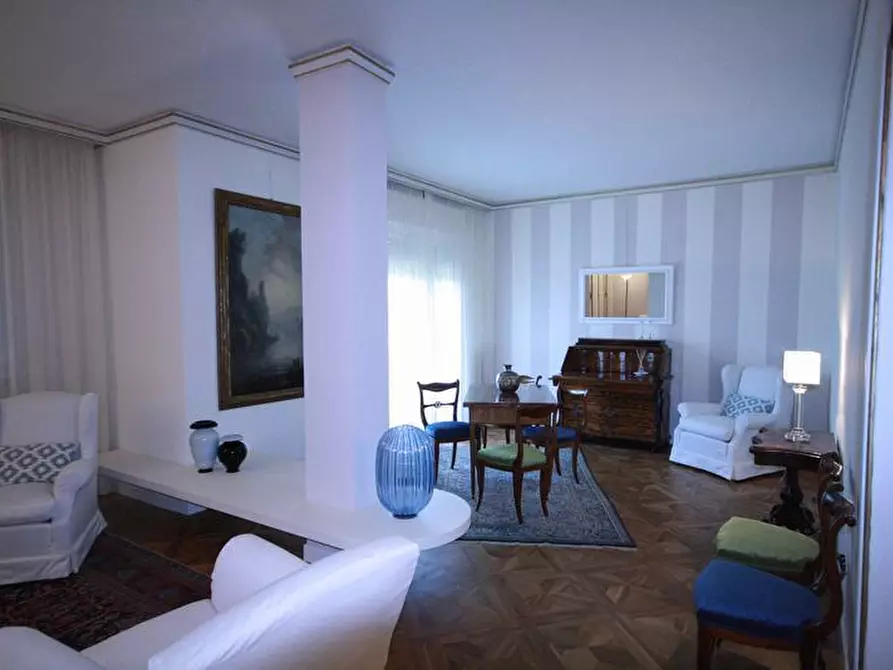 Immagine 32 di Appartamento in affitto  a Lucca