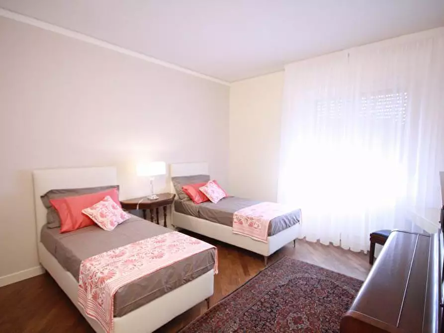 Immagine 50 di Appartamento in affitto  a Lucca