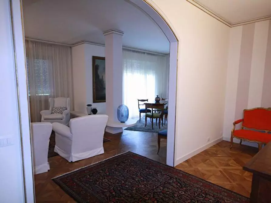 Immagine 37 di Appartamento in affitto  a Lucca