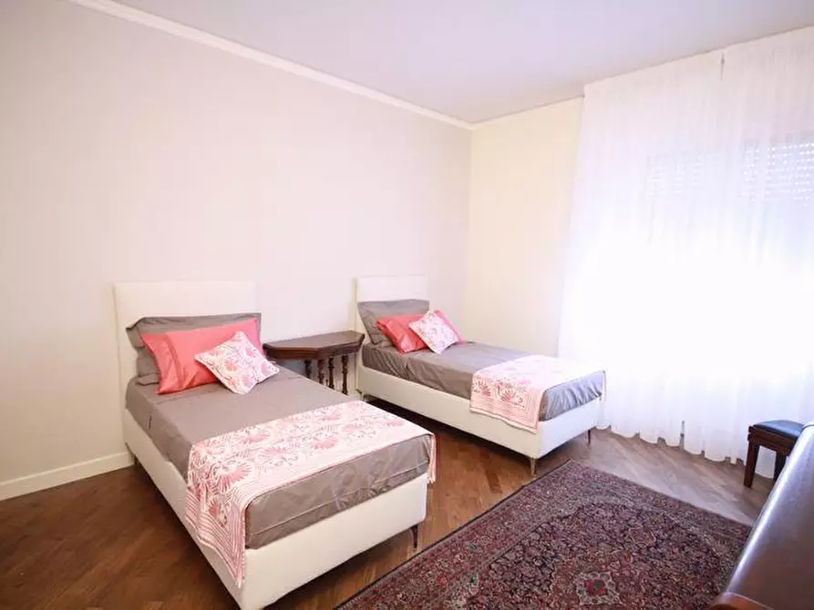 Immagine 48 di Appartamento in affitto  a Lucca