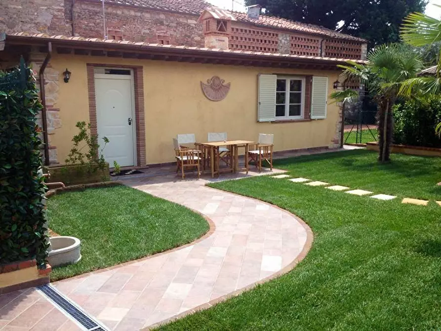 Immagine 12 di Appartamento in affitto  a Lucca