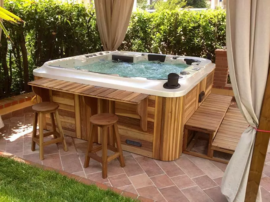 Immagine 10 di Appartamento in affitto  a Lucca