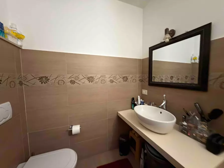 Immagine 16 di Appartamento in affitto  a Lucca