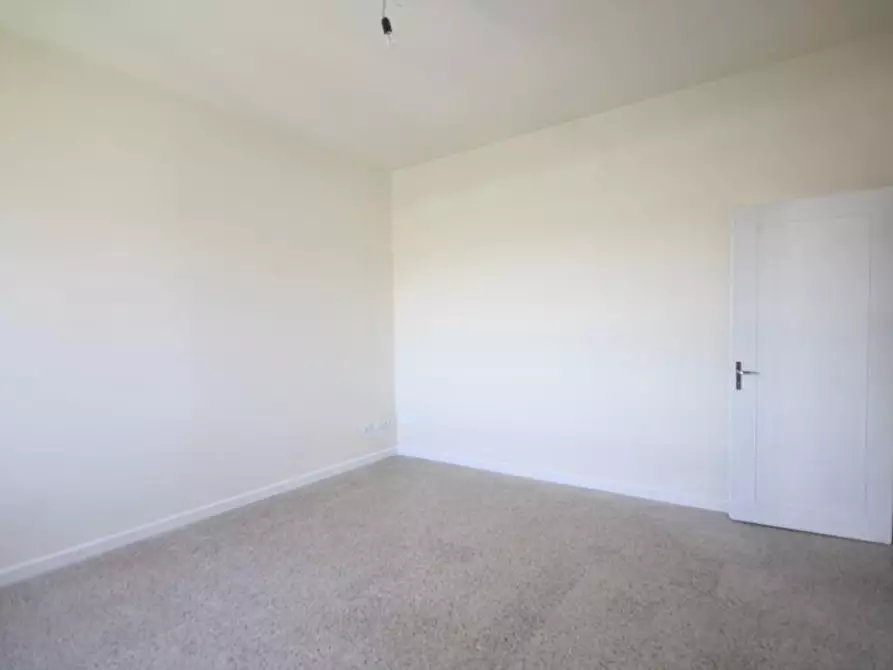 Immagine 28 di Appartamento in affitto  a Lucca