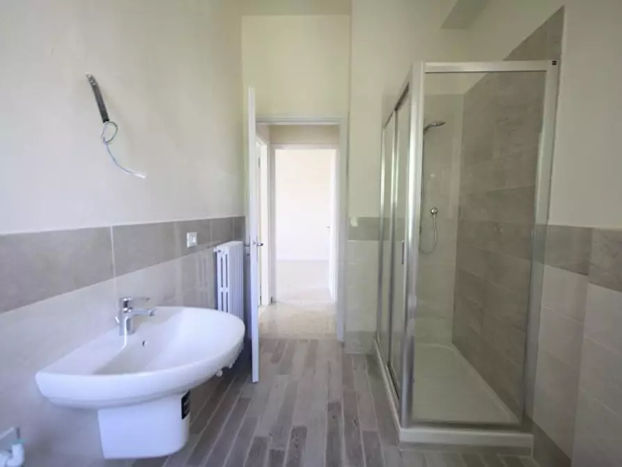 Immagine 36 di Appartamento in affitto  a Lucca